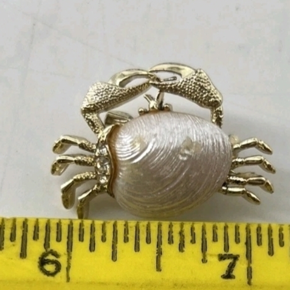 Gold Crab Brooch with Shell Detail - Picture 4 of 4